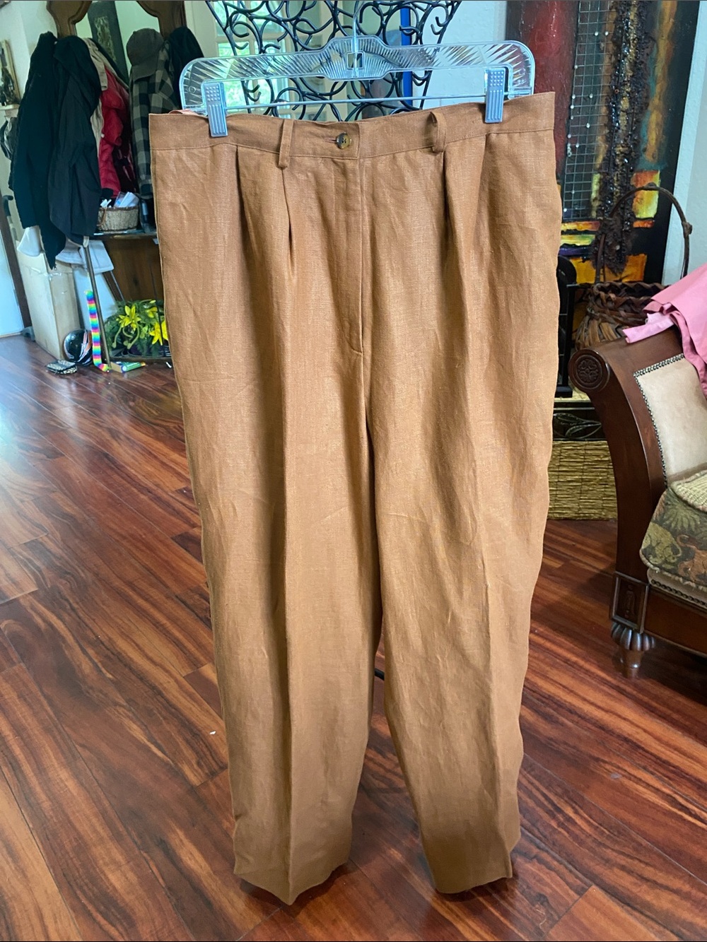 DV by Dolce Vita woman’s Tan Pleated Chinos